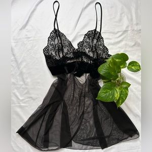 Victoria Secret Angels black lace top size M